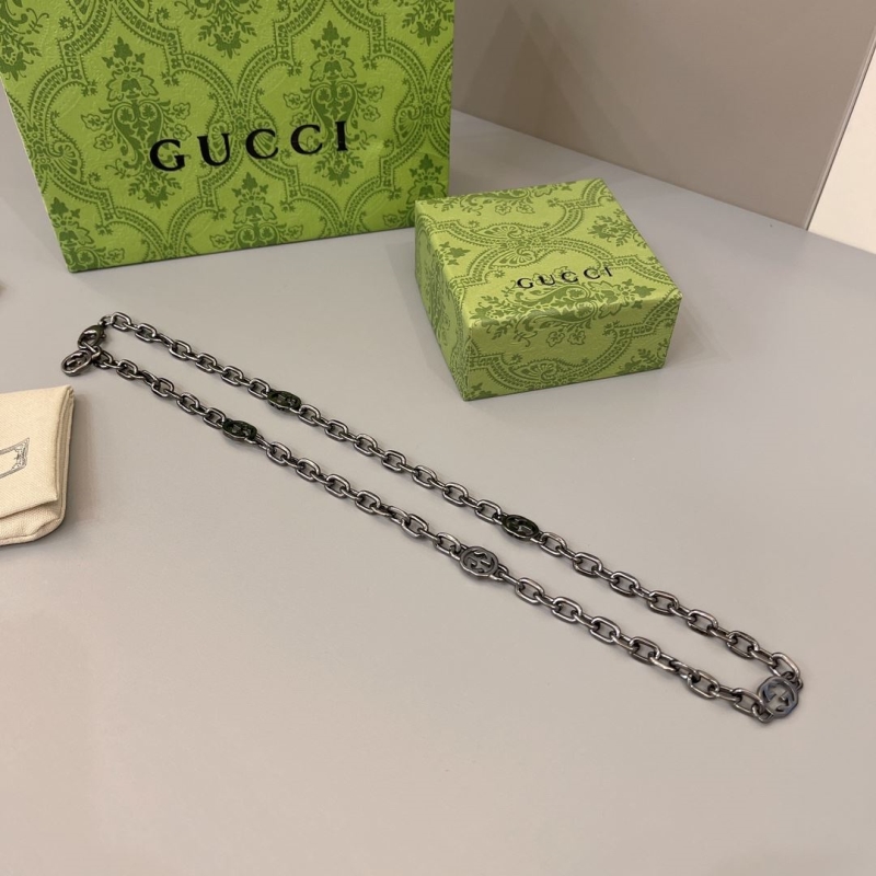 G*u*i necklaces